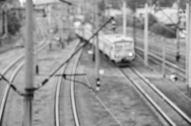 Kyiv demiryolu sahnesinin odaklanmamış görüntüsü