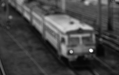 Kyiv demiryolu sahnesinin odaklanmamış görüntüsü