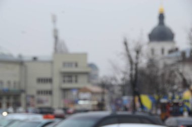 Şehirdeki trafiğin odaklanmamış görüntüsü, bulanık duvar kağıdı