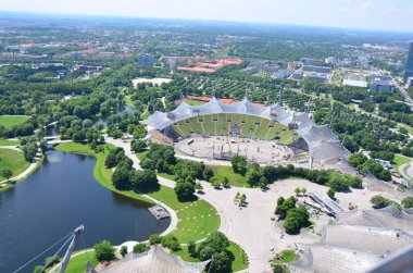 Yeşil park manzarası yükseldi