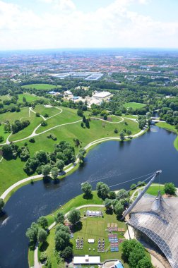 Yeşil park manzarası yükseldi