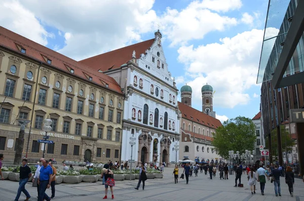 Blick Auf Die Straßenszene Der Stadt Bei Tageslicht — Stockfoto