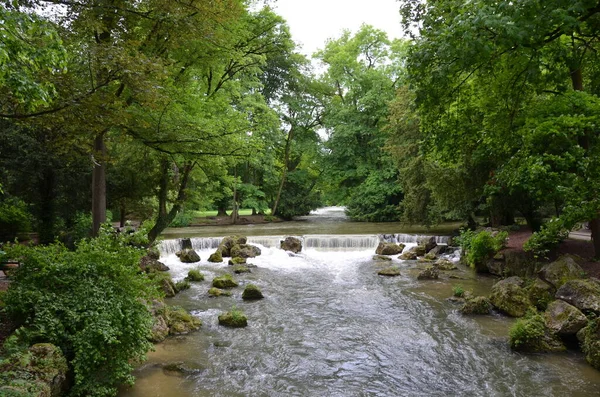 Rocky River Surrounded Lush Greenery — Stok Foto