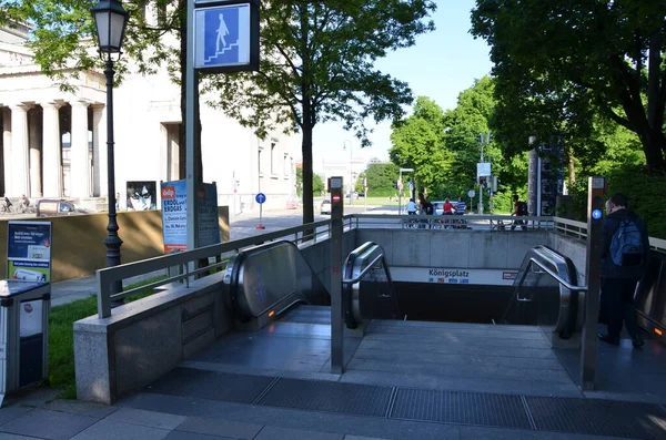 Blick Auf Die Straßenszene Der Stadt Bei Tageslicht — Stockfoto