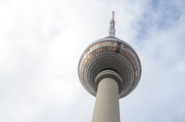 Mimari çekim, gökyüzündeki kule manzarası