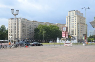 Şehir sokak sahnesi, mimari seyahat çekimi.