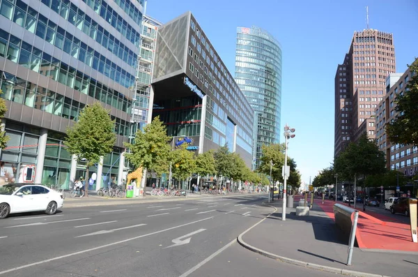 Blick Auf Die Straßenszene Der Stadt Bei Tageslicht — Stockfoto