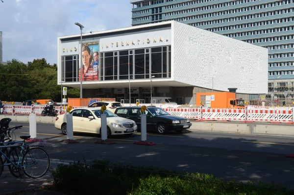 Berliner Straßenszene Mit Autos Deutschland — Stockfoto