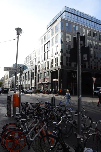 Blick Auf Die Straßenszene Der Stadt Bei Tageslicht — Stockfoto