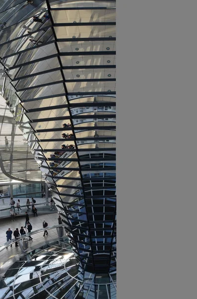 Vue Construction Dôme Reichstag Avec Des Personnes Intérieur Berlin Allemagne — Photo