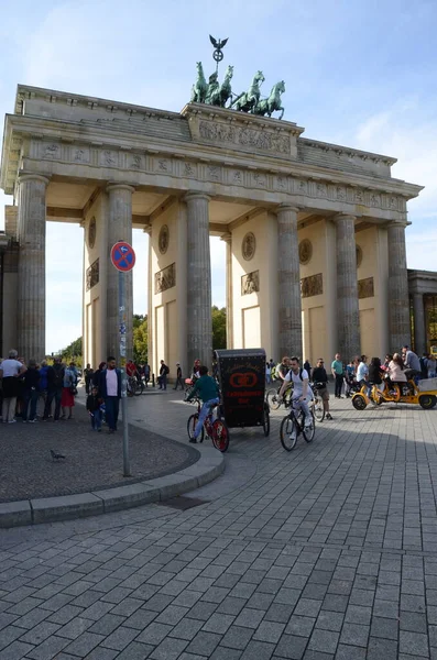 Blick Auf Die Straßenszene Der Stadt Bei Tageslicht — Stockfoto