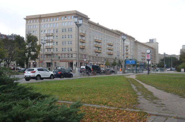 Berlijn Stad Straat Scène Met Auto Duitsland — Stockfoto