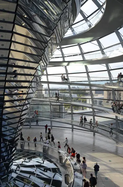 Вид Строительство Купола Людьми Внутри Берлин Германия — стоковое фото