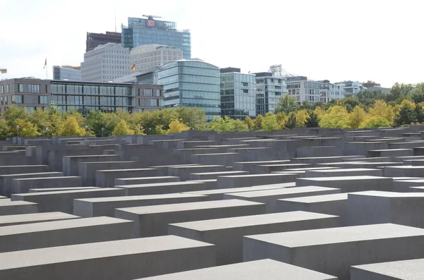 Vražedný Památník Židů Evropy Budovami Pozadí Berlíně Německo — Stock fotografie