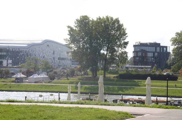 Quay Scene Città Luce Del Giorno Viaggio Girato Con Fiume — Foto Stock