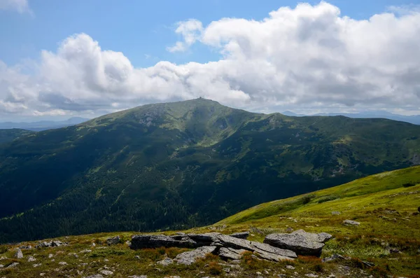 Bella Vista Sul Paesaggio Montuoso Con Cielo Nuvoloso — Foto Stock