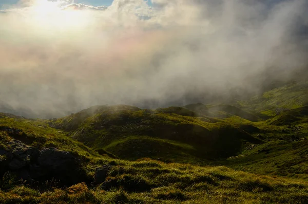 Bela Vista Paisagem Montanhosa Com Céu Nublado — Fotografia de Stock