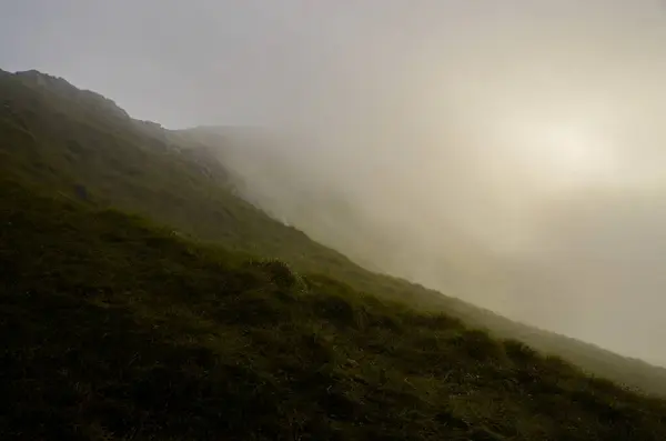 Bela Vista Paisagem Montanhosa Com Céu Nublado — Fotografia de Stock