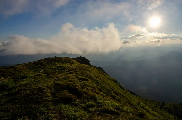 Bela Vista Paisagem Montanhosa Com Céu Nublado — Fotografia de Stock