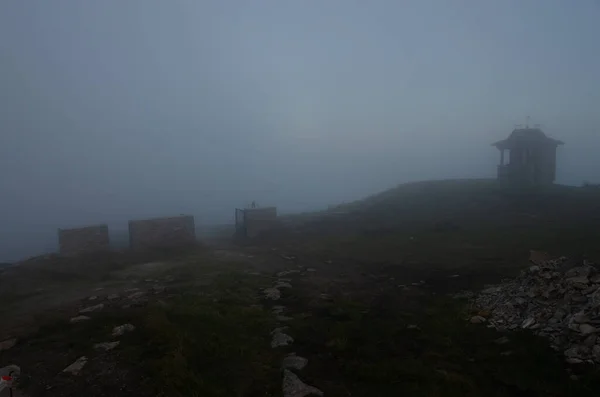 Blick Auf Bauten Umgeben Von Hügeln — Stockfoto