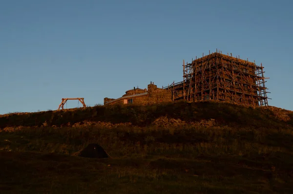 Vacker Utsikt Över Arkitektur Bergstoppen Vid Vackra Bergiga Landskap — Stockfoto