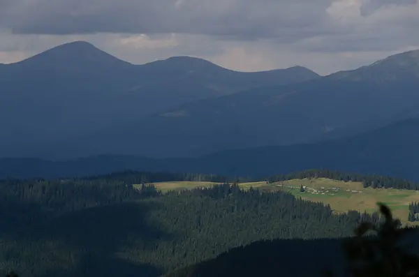 Gyönyörű Kilátás Hegyvidéki Táj Felhős — Stock Fotó