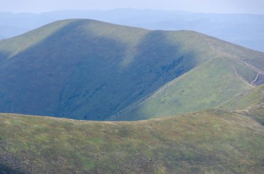 Güzel dağlık manzaranın manzarası 