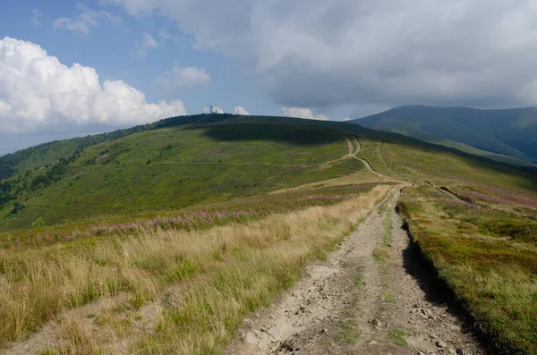 Hermosa Vista Del Paisaje Montañoso Con Cielo Nublado — Foto de Stock