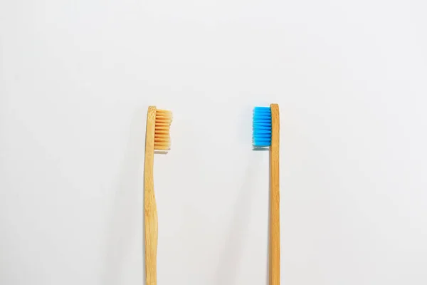 Brosses Dents Eco Bambou Sur Fond Blanc Concept Zéro Déchet — Photo