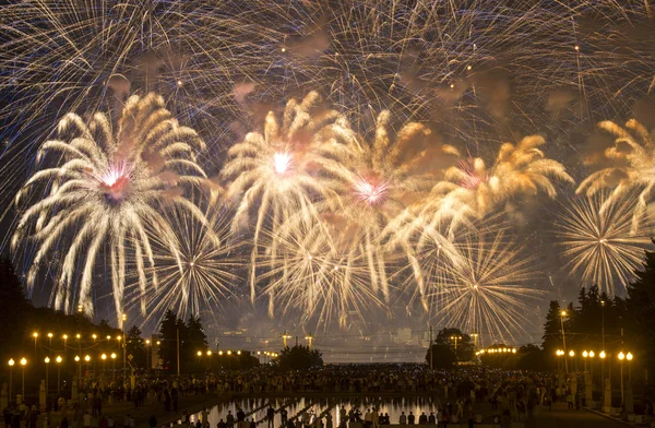 Fuegos artificiales en Moscú — Foto de Stock