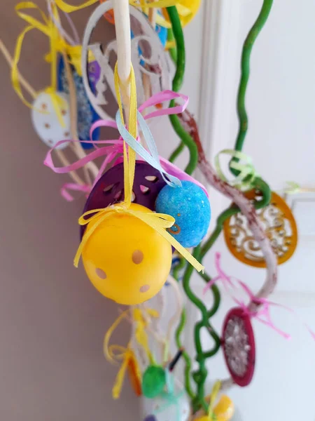 Víspera Pascua Decoraciones Festivas Forma Coloridos Huevos Pascua — Foto de Stock