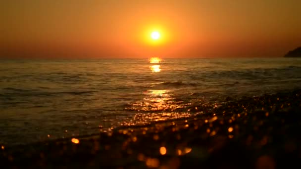 Zonsondergang aan de kust — Stockvideo