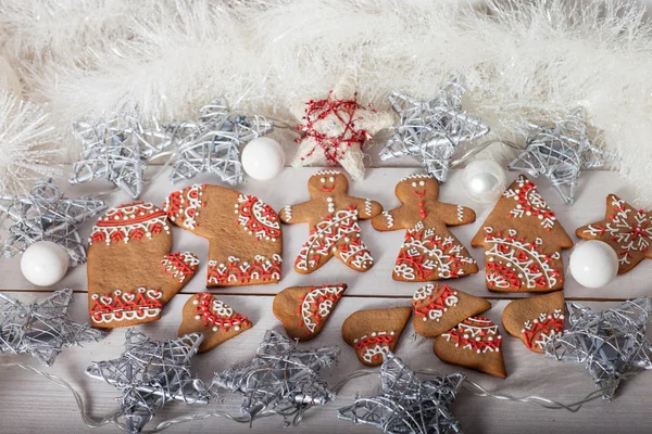 Galletas de Navidad y juguetes retro hechos a mano — Foto de Stock