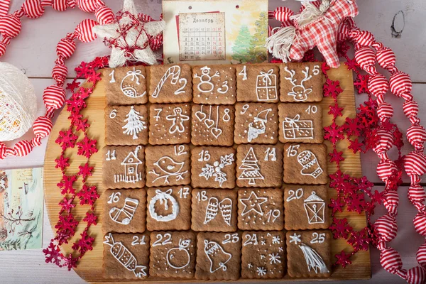 Kalendarz adwentowy, ciasteczka świąteczne — Zdjęcie stockowe