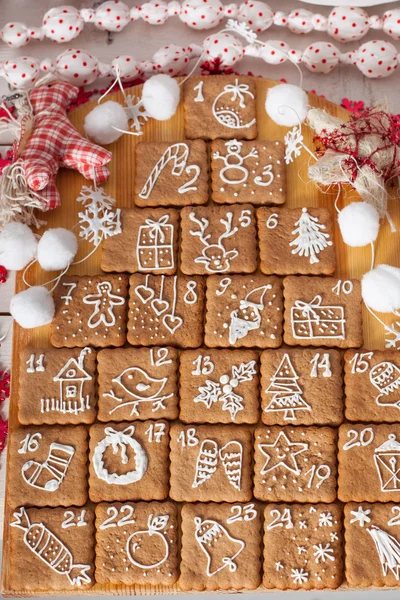 Kalendarz adwentowy, ciasteczka świąteczne — Zdjęcie stockowe