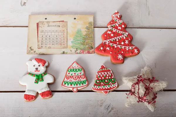 Christmas gingerbread painted icing and vintage handmade toys — Stock Photo, Image