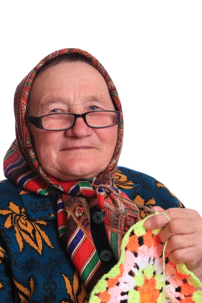 Пожилая женщина в очках с салфеткой — стоковое фото