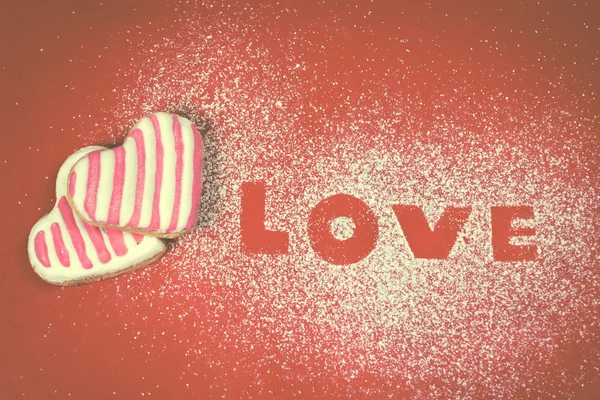 Mensaje de texto de amor con cookies forman letras sobre azúcar —  Fotos de Stock