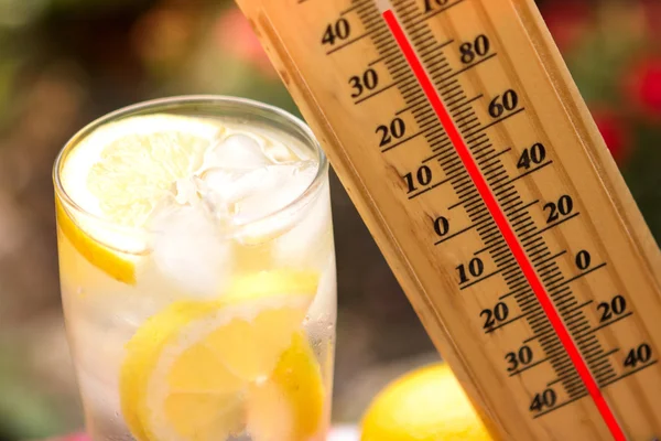 Warm day, high temperature on thermometer — Stock Photo, Image