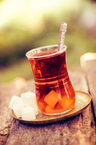 Foto de Jogo De Chá Turco Xícara De Chá Otomana Com Ornamentos Árabes  Tradicionais e mais fotos de stock de Chá - Bebida quente - iStock