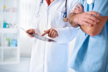 iş arkadaşları doktorlardan 