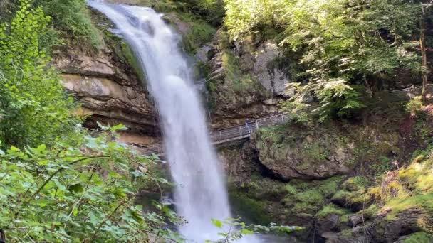 Giessbach Falls Lake Brienzerseys Und Naturpark Giessbach Brienz Canton Bern — стокове відео