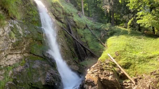 Giessbach Falls Över Brienzsjön Och Naturpark Giessbach Brienz Kantonen Bern — Stockvideo