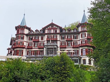 Grand Hotel Giessbach Brienz Gölü 'nün yukarısında ve Giesbach Şelalesi' nin yanında Bern Kantonu, İsviçre / Grandhotel Giessbach oberhalb des Brienzersees und neben den Giessbachfaelle - Kanton Bern, Schweiz