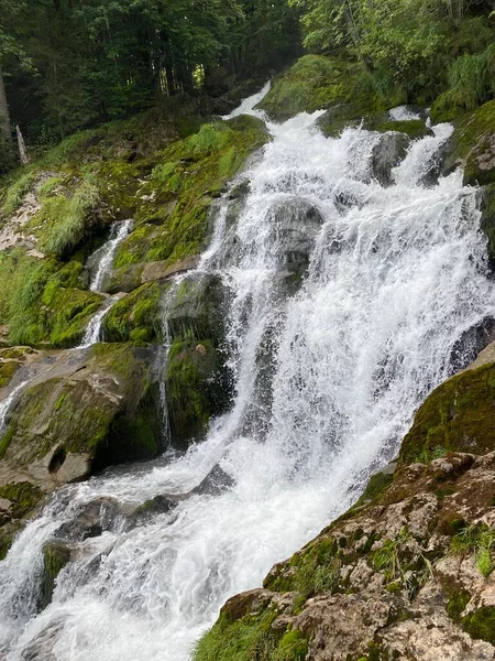 Wodospad Giessbach Nad Jeziorem Brienz Giessbachfalle Giessbachfaelle Gleichnamigen Naturpark Und — Zdjęcie stockowe