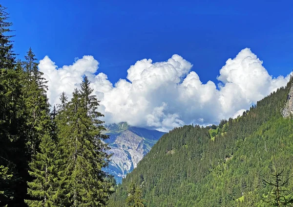 Nori Fotogenici Frumoși Deasupra Lacului Brienz Brienzersee Vârfurilor Alpine Din — Fotografie, imagine de stoc