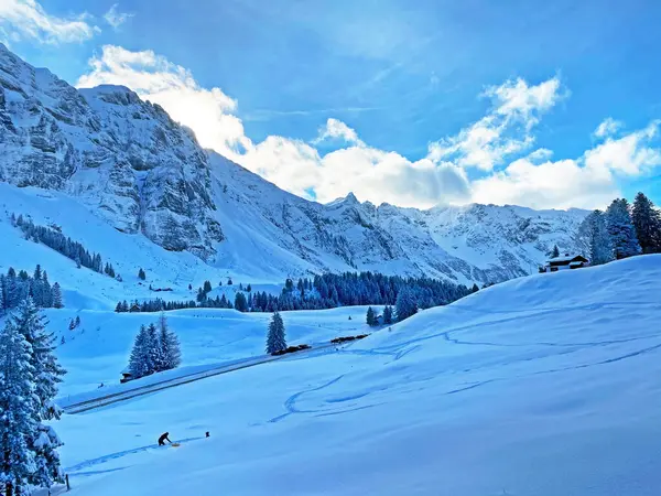 アルプス山脈のアルプス山脈の神秘的な冬の雰囲気 シュヴァエガルプ山の峠 カントン Ausserroden Switzerland — ストック写真