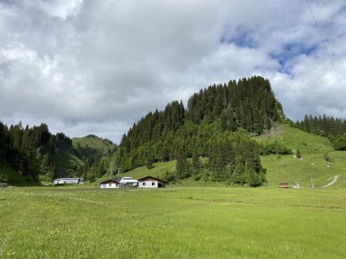 Alp dağı tepesi Seeblistoeckli ya da Seeblistockli Iberig bölgesi ve Schwyz Alp dağı kitlesi, Oberiberg - Schwyz Kantonu, İsviçre (Kanton Schwyz, Schweiz)