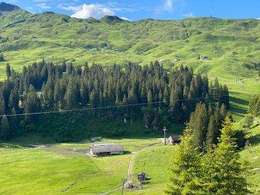 Iberig bölgesi üzerinde ve Schwyz Alp dağlarının yamaçlarında, Oberiberg - Schwyz Kantonu, İsviçre (Kanton Schwyz, Schweiz)