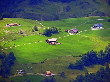 Iberig bölgesi üzerinde ve Schwyz Alp dağlarının yamaçlarında, Oberiberg - Schwyz Kantonu, İsviçre (Kanton Schwyz, Schweiz)